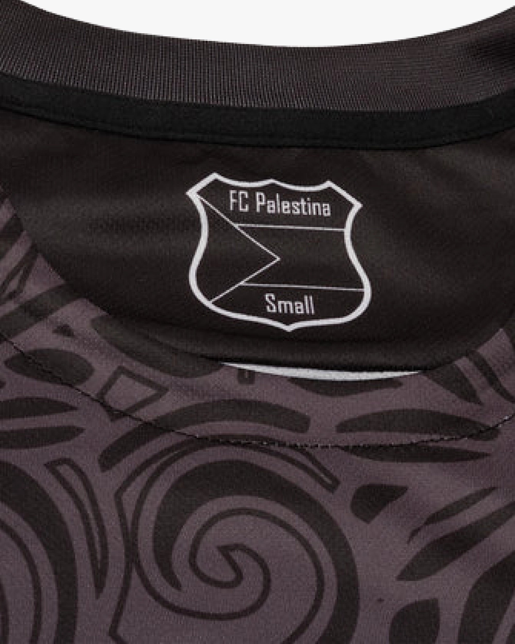 Étiquette intérieure FC Palestina Small maillot palestine noir et rose col rond finition premium